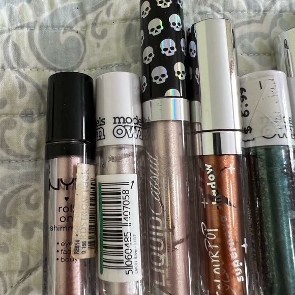 GLITTER AND LIQUID EYESHADOW BUNDLE MUST GO - Picture 3 of 12